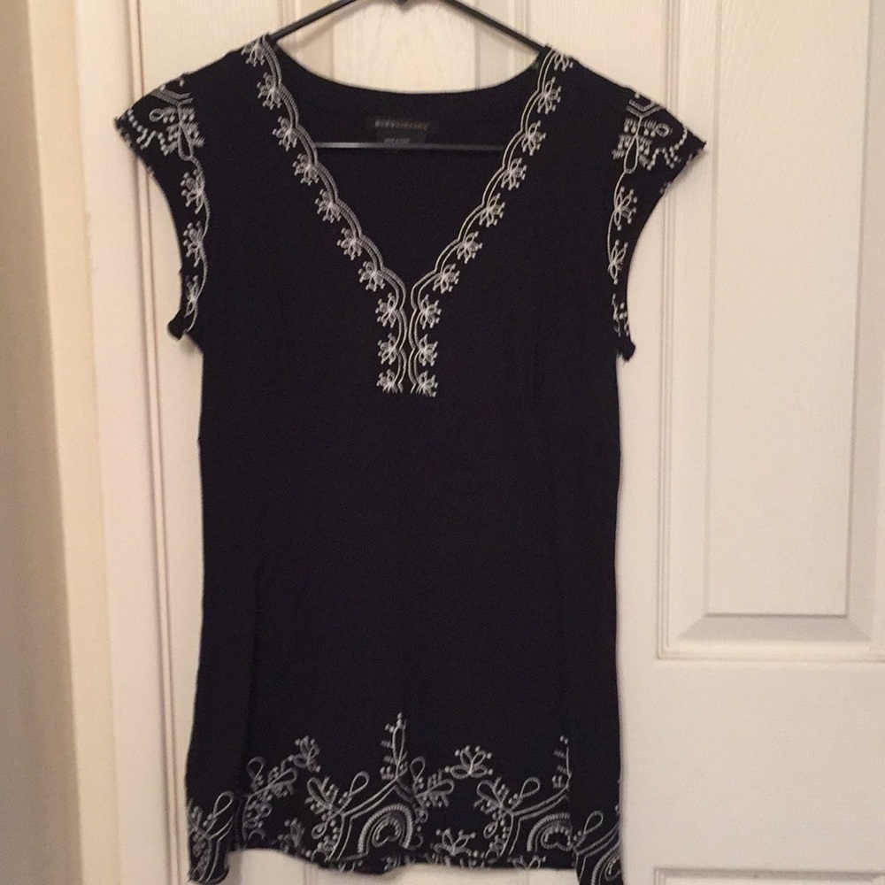 Women’s blouse w/intricate details (BCBGMaxazria)